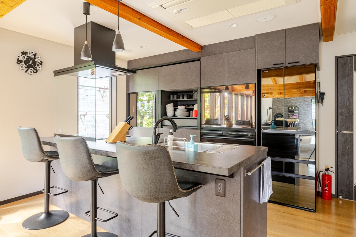 2f3b98b6-7e76-49b5-87b3-21e068dff97c