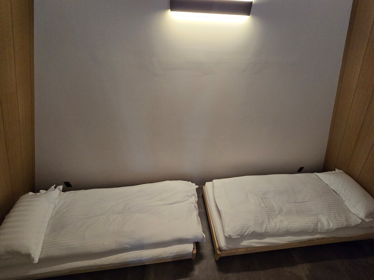 468f7e2b-f29b-4025-a4af-36e8267d1c6e