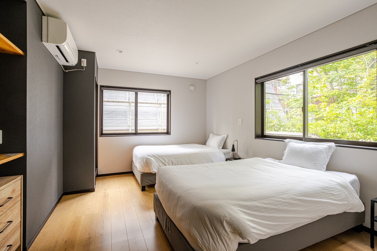 b24a4b7e-972e-4ebf-9f2c-d73eafa2a5b7